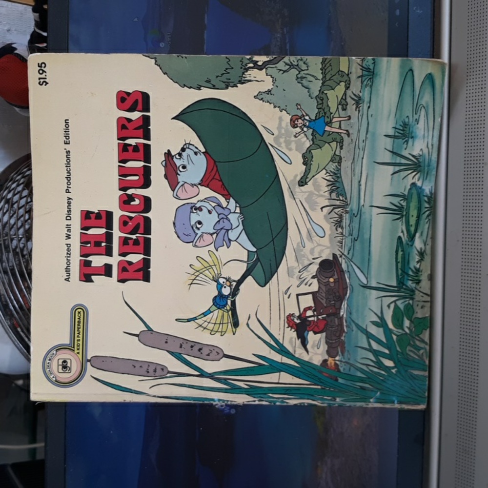 Vintage 1977 The Rescuers Kids Paperback (SKU 741)
